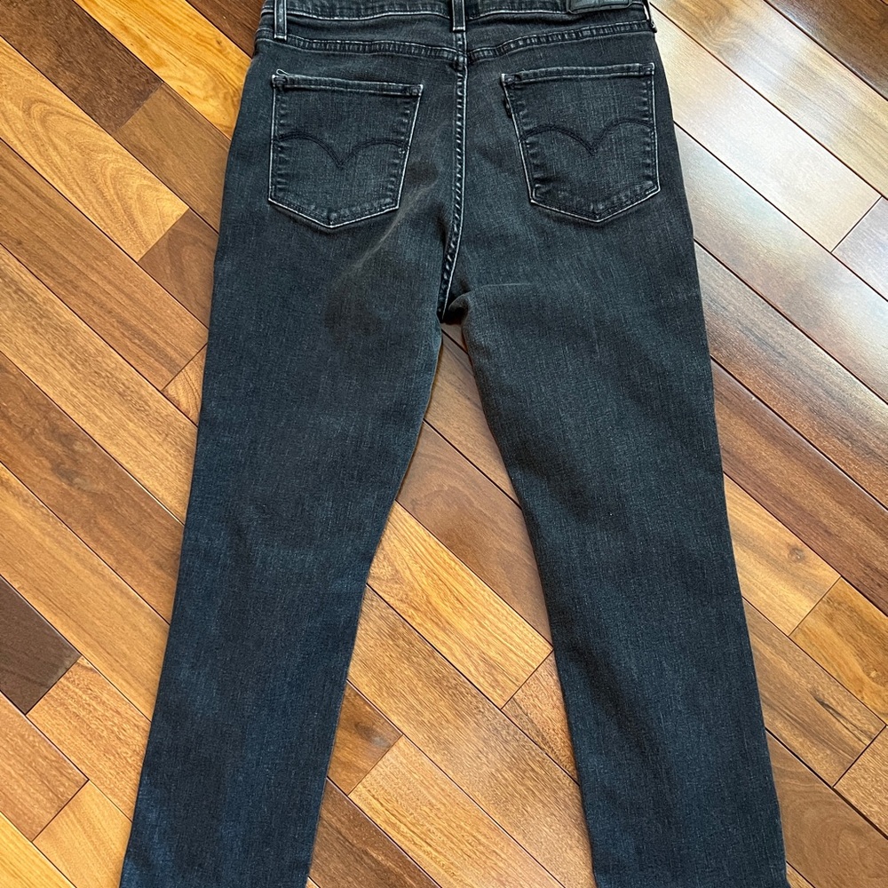 Levi size 31 black denim jean high-rise straight